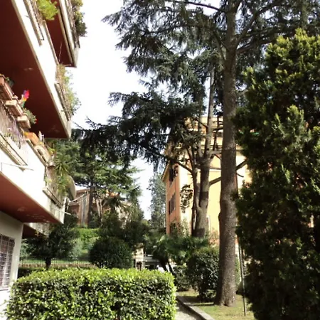 Marco E Laura Al Vaticano Bed & Breakfast 3*