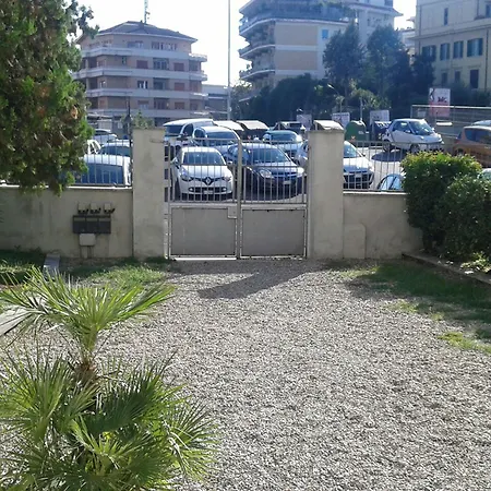 Marco E Laura Al Vaticano Bed & Breakfast 3*