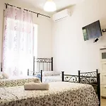 Marco E Laura Al Vaticano Bed & Breakfast 3*